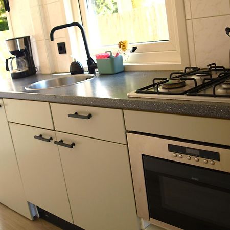 Gezellig Gemoderniseerd Chalet Op De Veluwe Putten Esterno foto