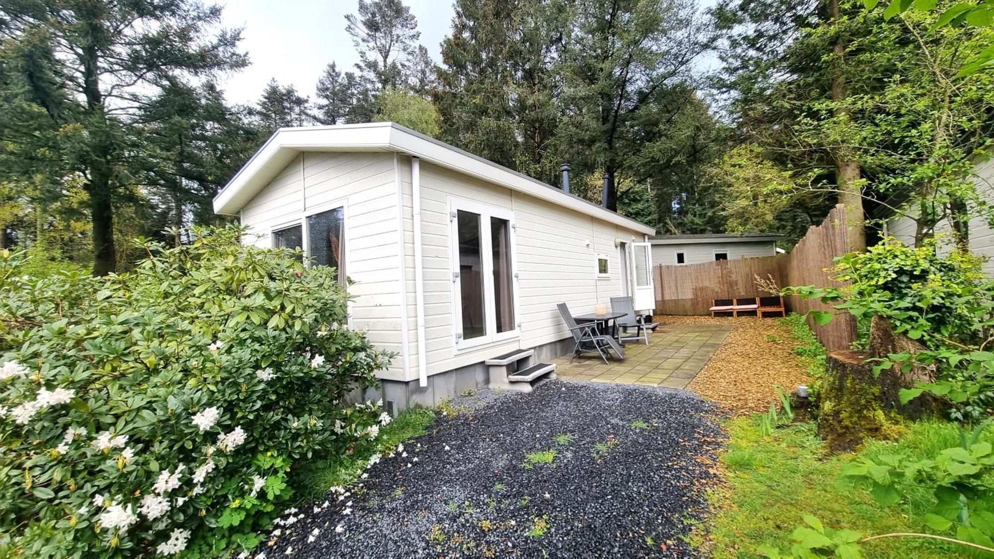 Gezellig Gemoderniseerd Chalet Op De Veluwe Putten Esterno foto